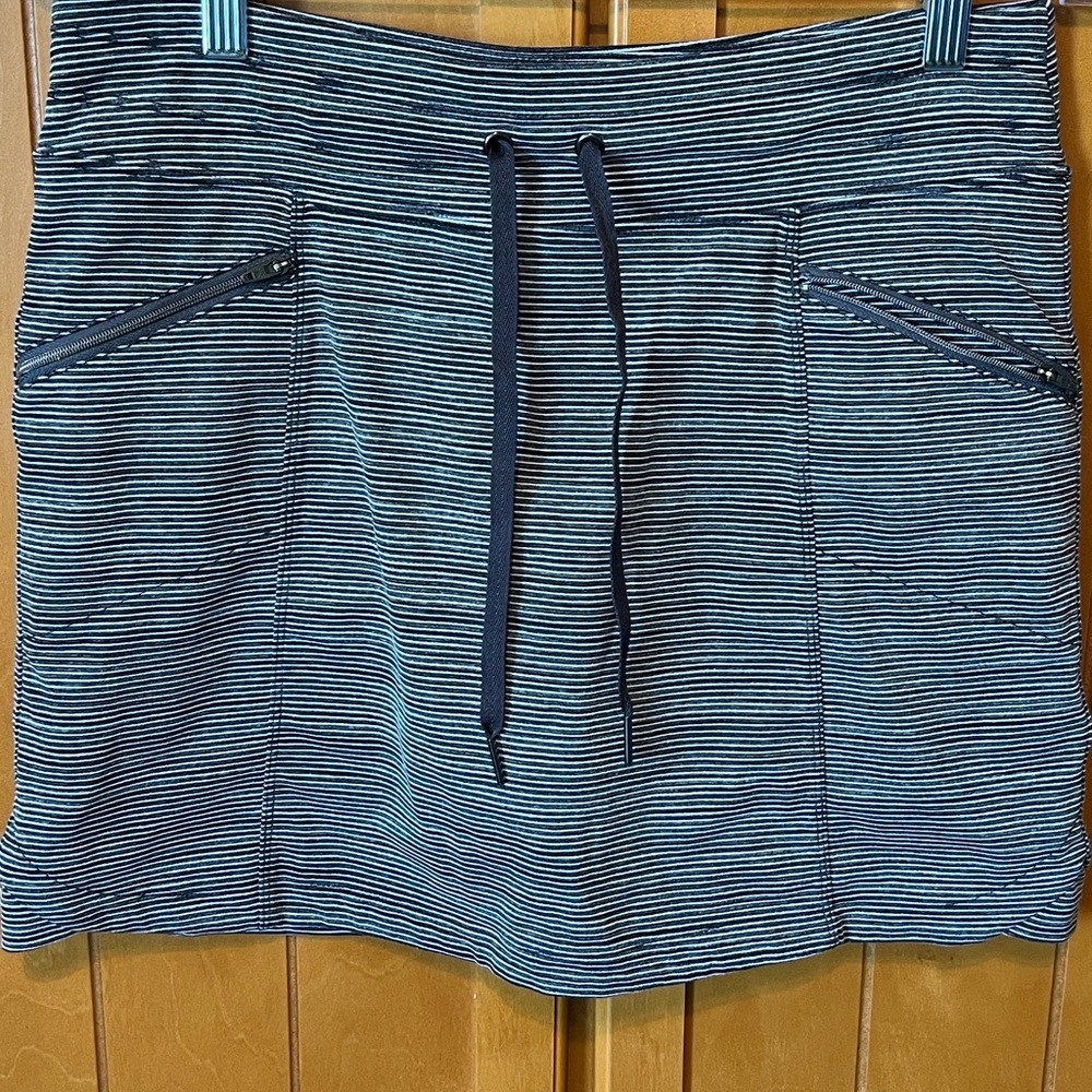 Athleta Gray and White Tie Front Skort NWOT